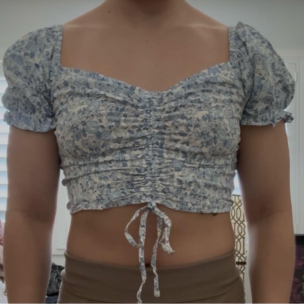 Hollister Blue Floral Puff Sleeve Ruched Crop Top